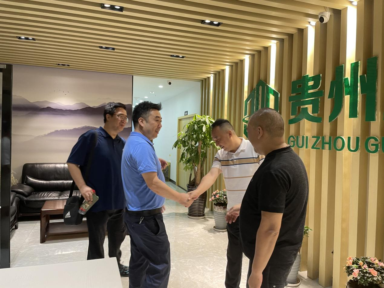 觀(guān)山湖區(qū)委人大常委會(huì)領(lǐng)導(dǎo)就構(gòu)建“親”、“清” 新型政商關(guān)系對(duì)企業(yè)發(fā)展情況 到我司進(jìn)行實(shí)地走訪(fǎng)